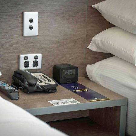 Doubletree By Hilton Cairns Hotel Екстериор снимка