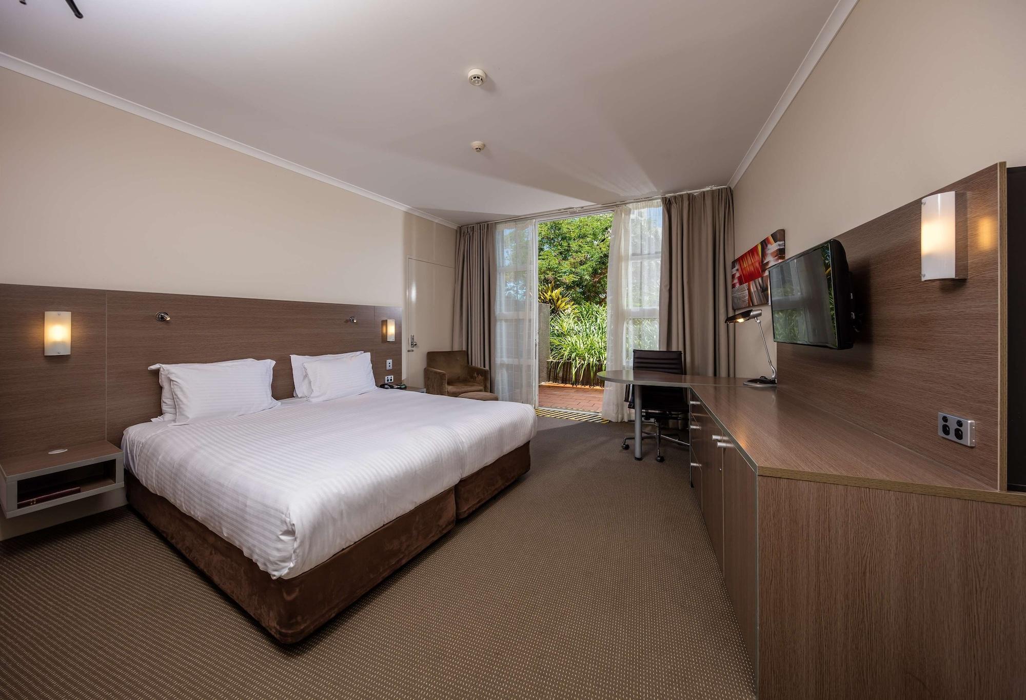 Doubletree By Hilton Cairns Hotel Екстериор снимка