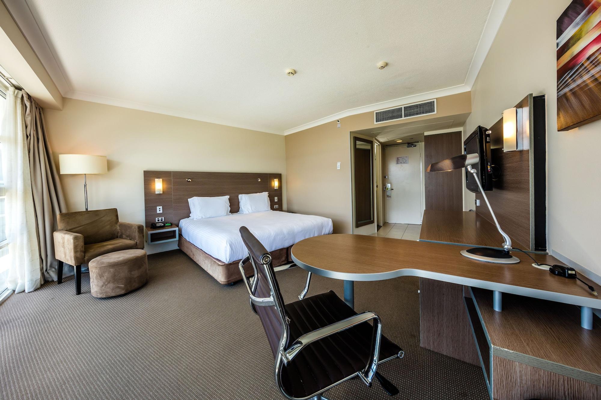 Doubletree By Hilton Cairns Hotel Екстериор снимка